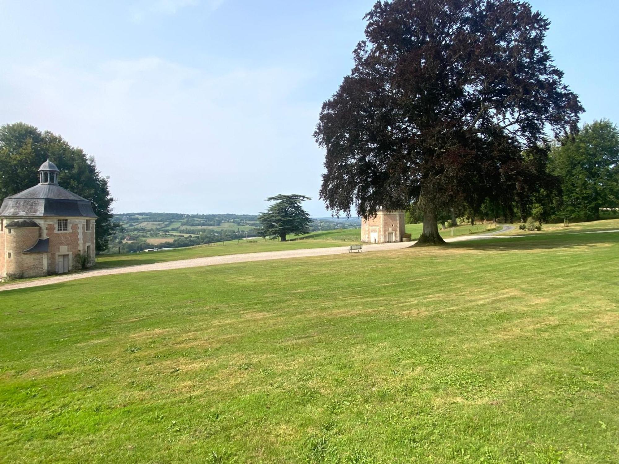 Le Pressoir du Château de Neuville Livarot-Pays-d'Auge Extérieur photo